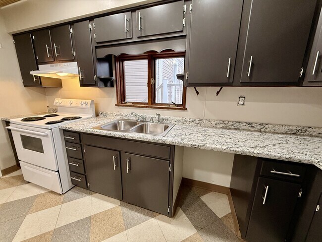 Building Photo - 1124 4th Ave