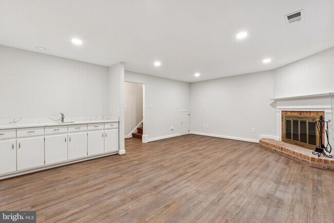 Building Photo - 5875 Woodfield Estates Dr