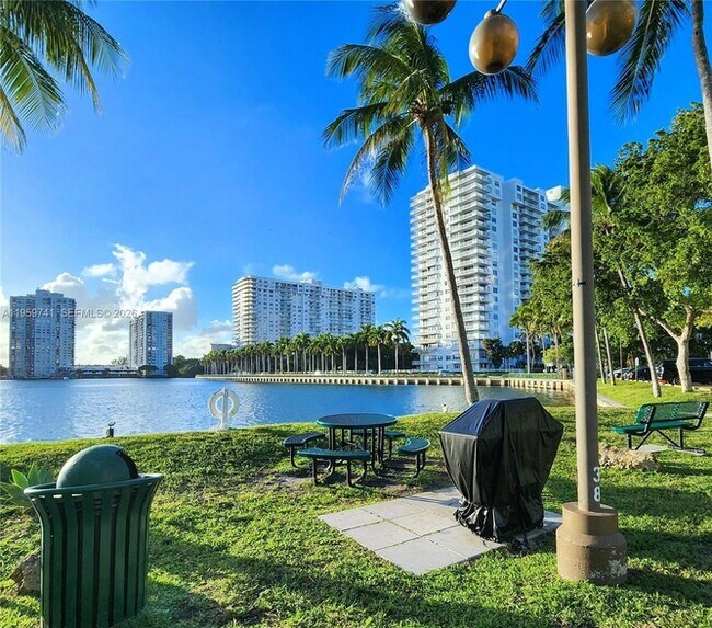 Building Photo - 18181 NE 31st Ct