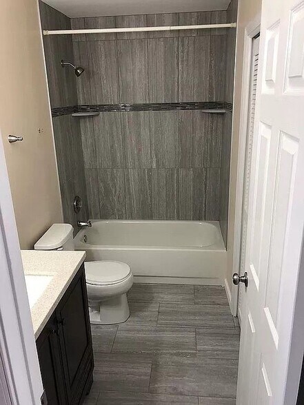 Building Photo - 4662 Louise St Claire Dr