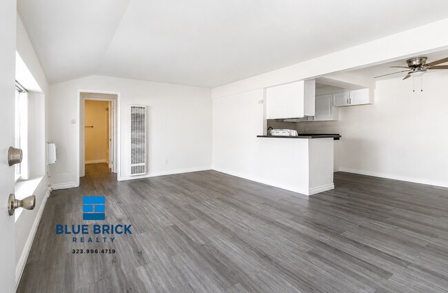 Building Photo - 20326 Saticoy St