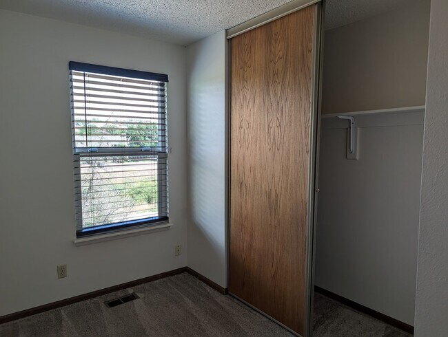 Building Photo - 3028 Deliverance Dr