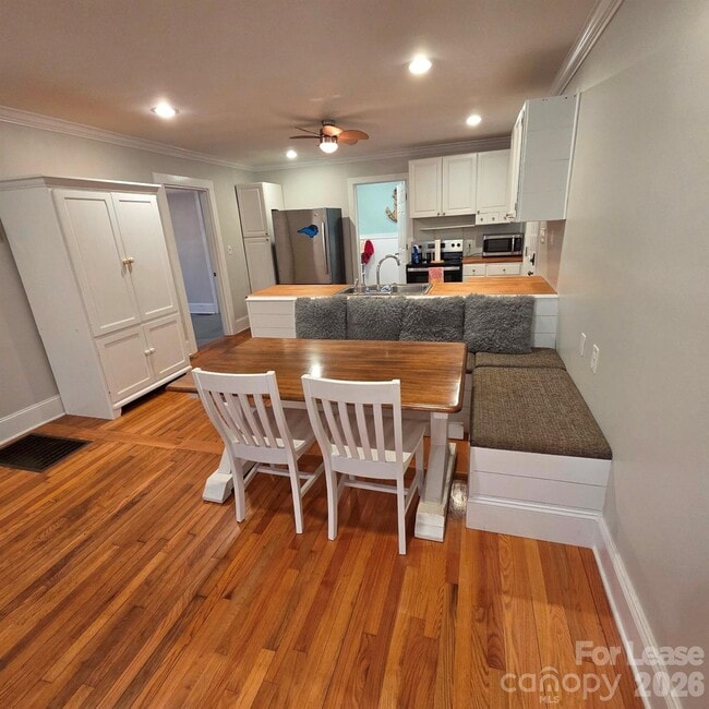 Building Photo - 383 Water St