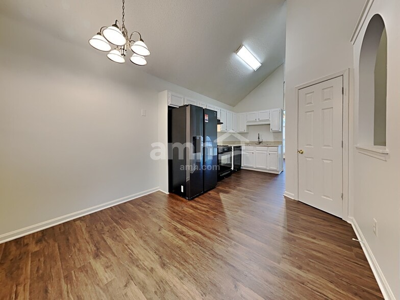 Building Photo - 652 Settlers Ridge Ln