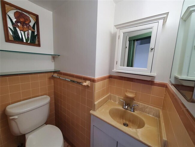 Building Photo - 200 N Betty Ln