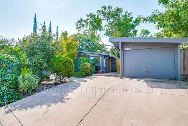 Building Photo - 18850 Newsom Ave