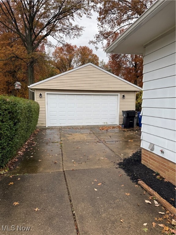 Building Photo - 15809 Montrose Ave