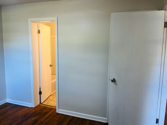 Building Photo - 531 Locke St