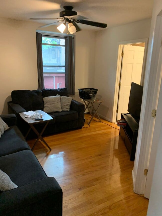 Building Photo - Beautiful 3 bed in the North End!