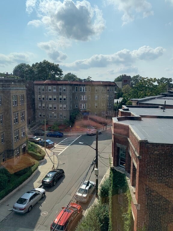 Building Photo - 129 Chiswick Rd