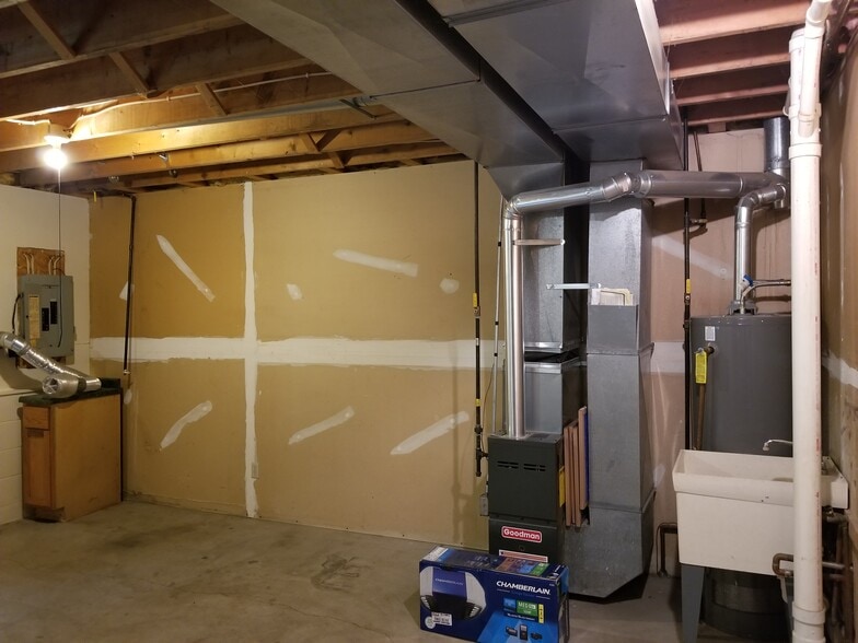 Building Photo - 220 Leighton Dr