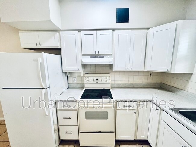 Building Photo - 115 7th Ave N