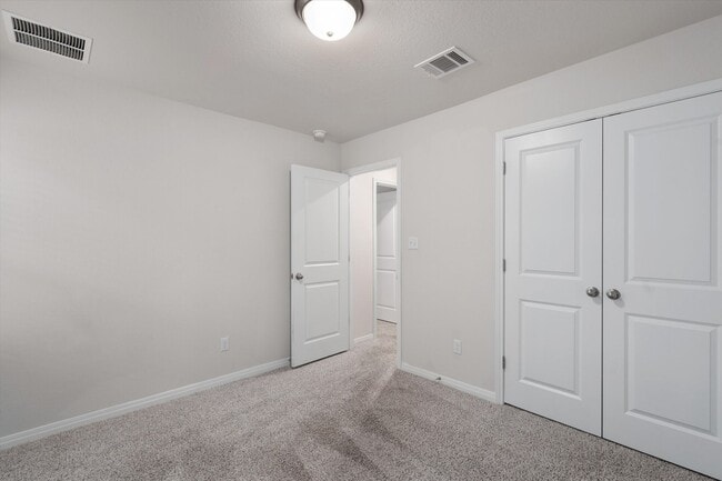 Building Photo - Huge 5-Bedroom Home for Lease in South Austin