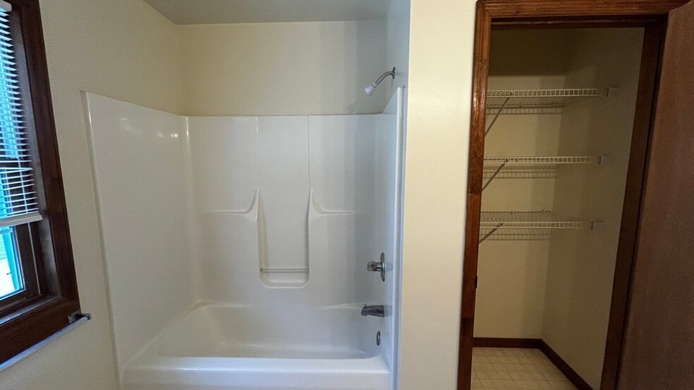 Building Photo - 4212 Menga Dr