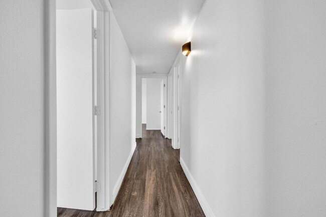 Building Photo - 6 Bedrooms, 3 Bath,  Pool CLOSE TO ASU (Rural & Broadway)