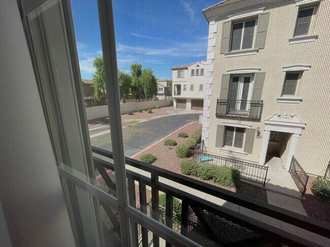 Building Photo - Prime Gilbert 3 Bedroom/2.5 bath 1st floor bonus room, 3 community pool's