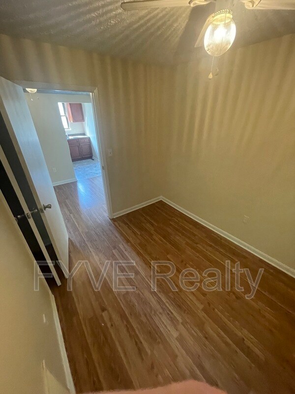 Building Photo - 1518 Chartiers Ave