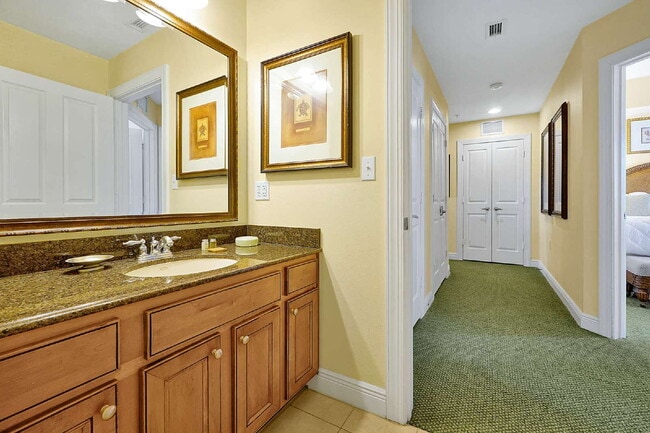 Building Photo - "Beautifully Furnished 3-Bedroom Condo in Desirable Heritage Crossing"