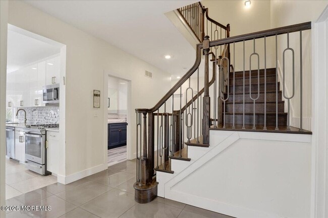 Building Photo - 475 Monmouth Pl