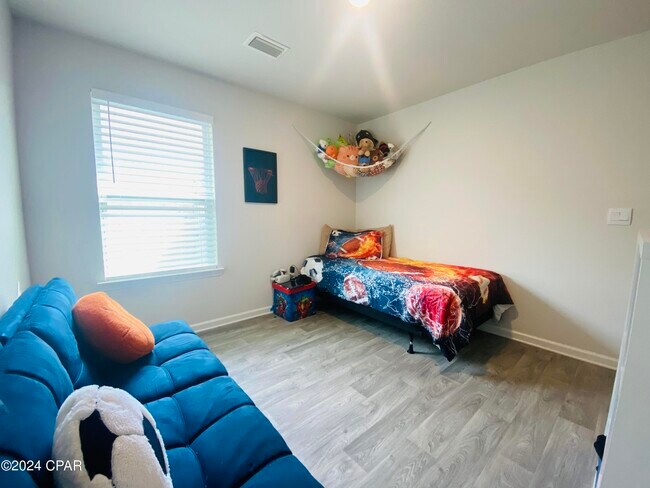 Building Photo - 127 Tiller Dr