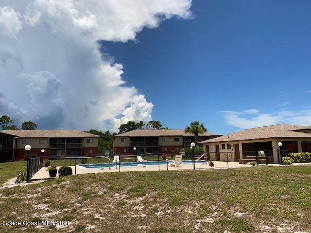 Building Photo - 1702 University Ln