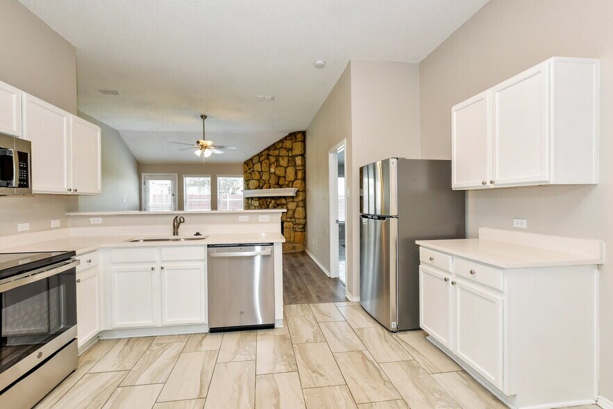Building Photo - 2208 Sumac Dr