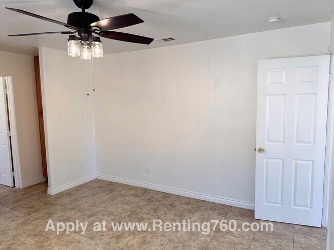 Building Photo - 3 Bed 2 Bath Home With Scenic Desert Views