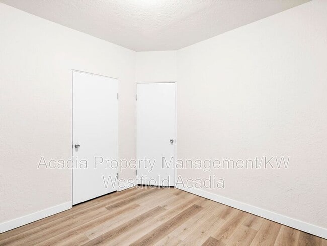 Building Photo - 3002 Porter Ave