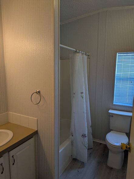 Building Photo - 215 Tiger Lilly Dr