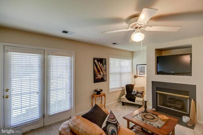 Building Photo - 401 Ashford Ln