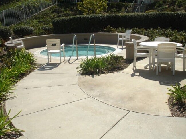 Building Photo - Charming 3-Bedroom Townhome with Dual Fireplaces and Pool Access in Stevenson Ranch!