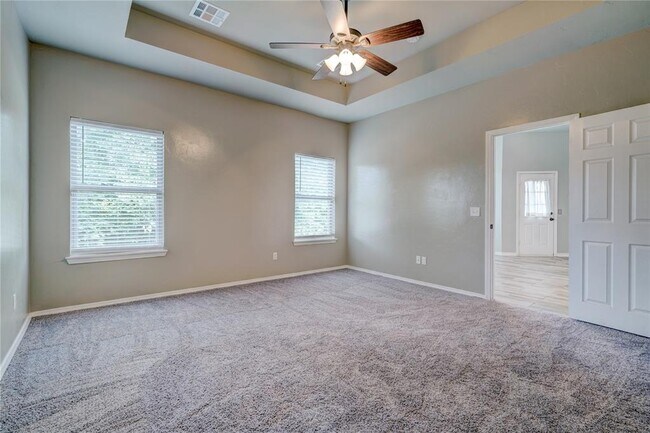 Building Photo - 2023 Westbury Dr