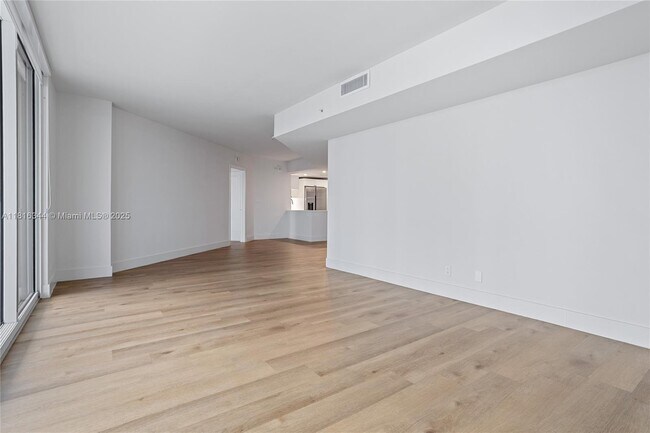Building Photo - 555 NE 34th St