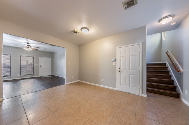 Building Photo - 2218 Naomi St