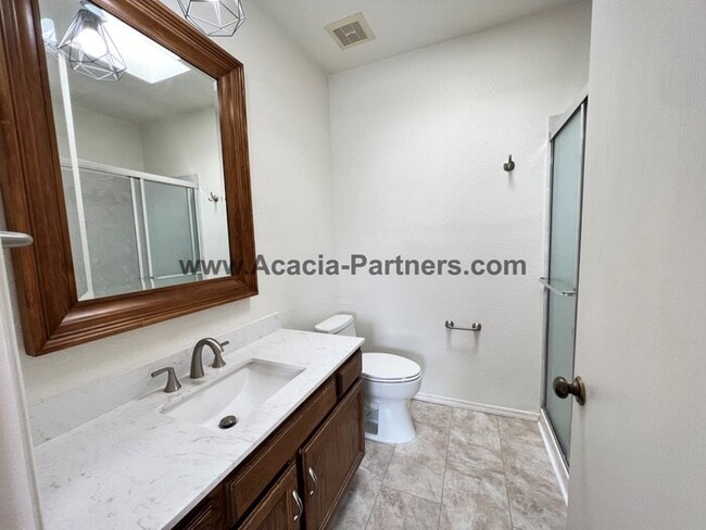 Building Photo - Three Bedroom Townhome in Coronado Ridge