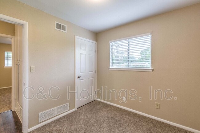 Building Photo - 212 201st E Ave