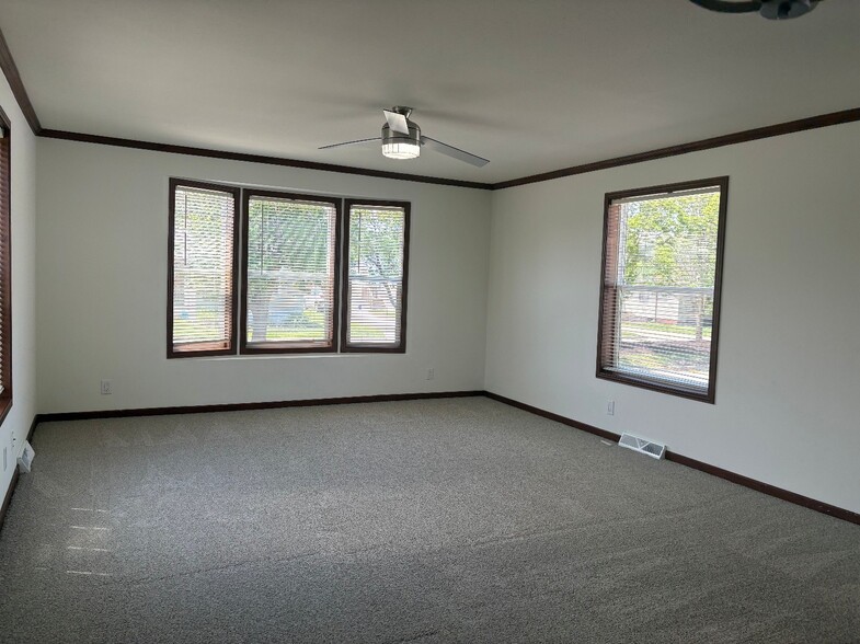 Building Photo - 2431 Four Seasons Dr