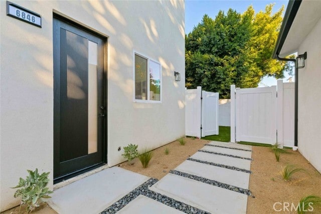 Building Photo - 6846 Cedros Ave