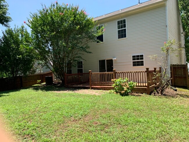 Building Photo - 2803 Thoreau Dr