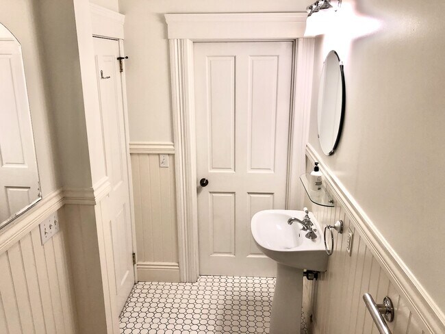 Bathroom - 1528 Fulton Street
