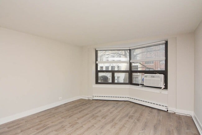 Building Photo - 448 W Wellington Ave