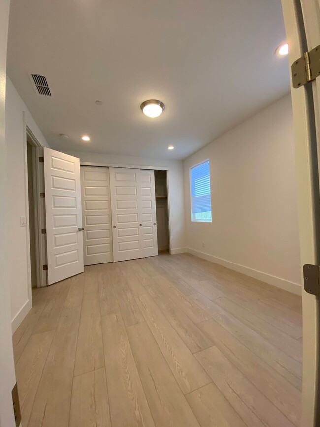 Building Photo - Stunning Like-New Home for Rent in Ellis C...