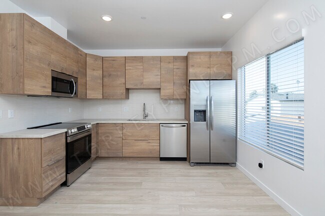 Building Photo - 3021 Luna Ave