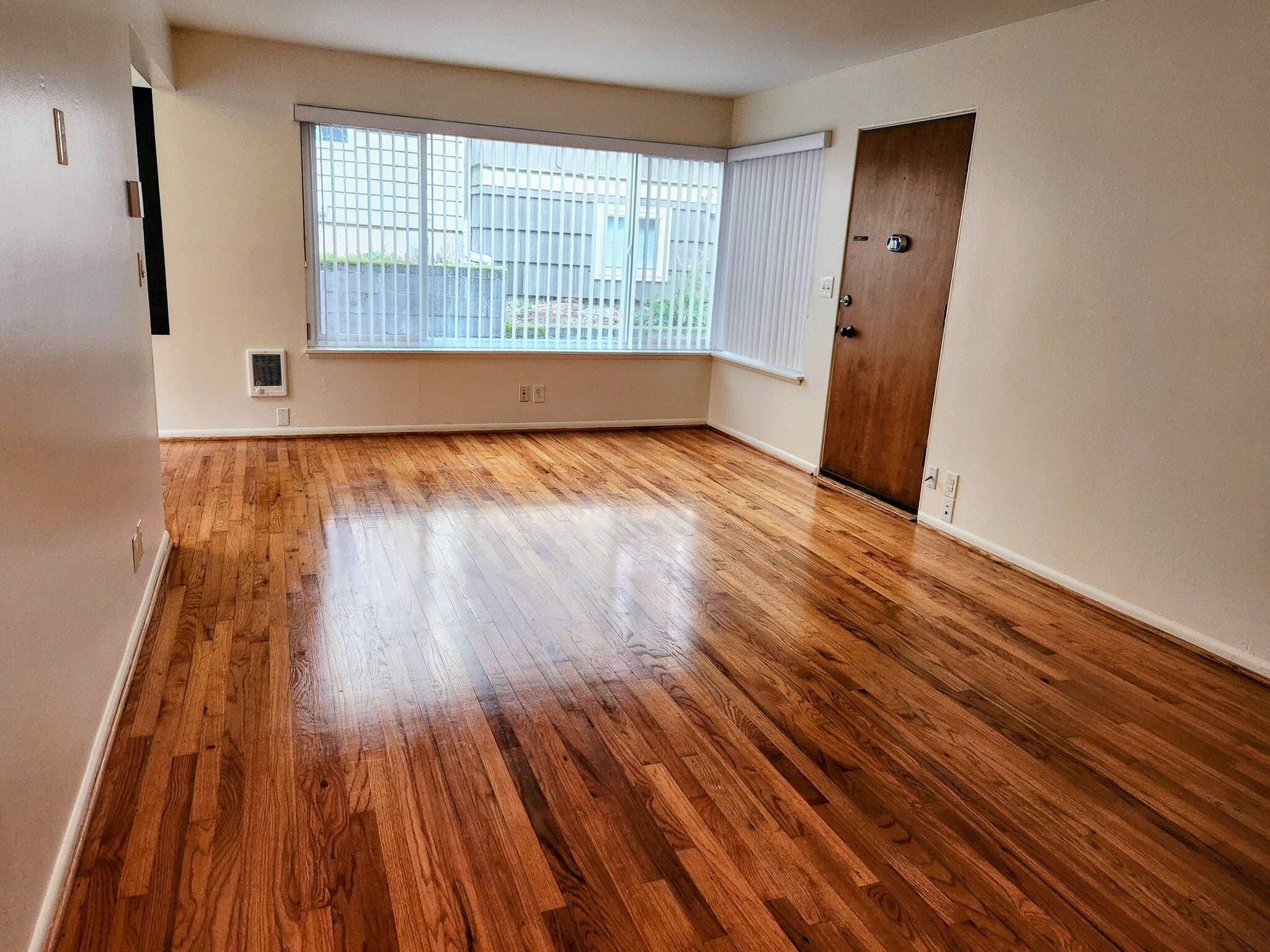 LIVING ROOM - 5301 Ravenna Ave NE