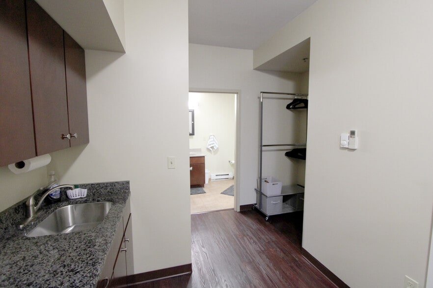 Kitchen 3 - 152 W Main St