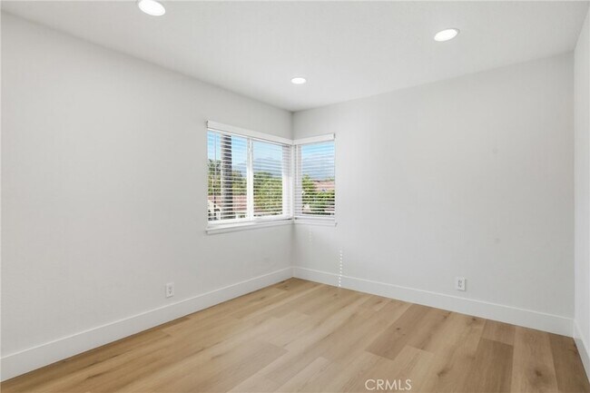 Building Photo - 7 San Vincente
