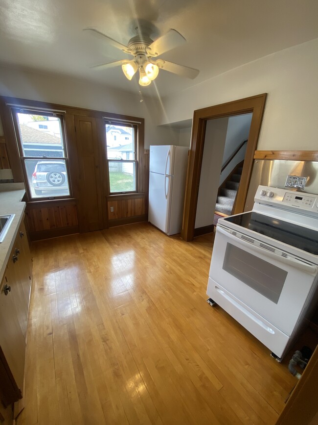 Kitchen - 337 N 70th St