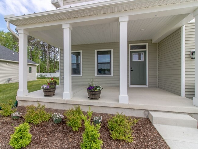 Building Photo - WINTER RENTAL - 3 BED 2.5 BATH SINGLE FAMI...