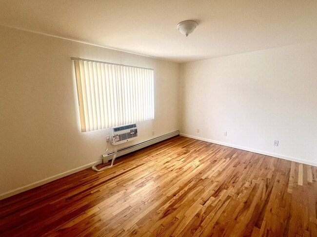 Building Photo - Antoinette Gardens - JULY RENT SPECIAL