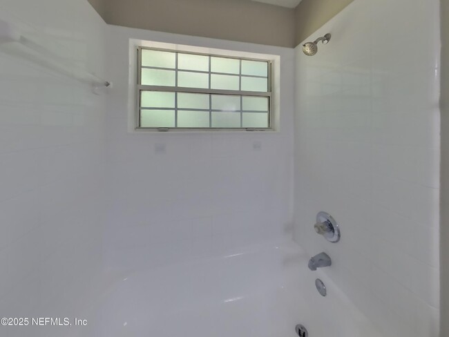 Building Photo - 1020 Woodbridge Hollow N